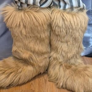 RARE  GOAT fur   Boots / Shearling Lining